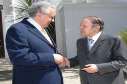 زعيم الدبلوماسية الجزائرية‮ ‬يستقبل فارسها