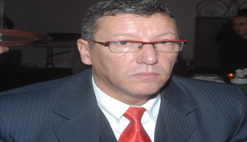 ''‬الدّراهم‮'' ‬من‭ ‬الخروب والخدمة في‮ ‬الإذاعة‮ ‬