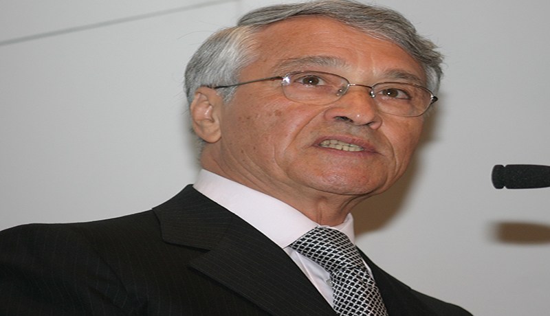 شكيب خليل لا يحمل الجنسية الأمريكية