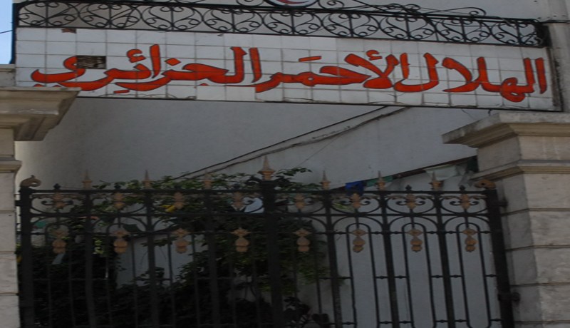 الهلال الأحمر ممنوع‮.. ‬إلا على العسكر‮‬