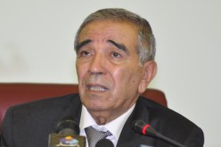 ‮ ‬رئيس دائرة‮ ‬يطبق التعليمات‮ ‬