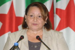 مسؤولة اتصال تتحكم في وزيرة