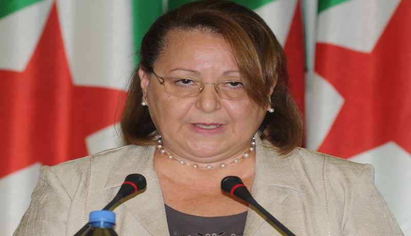 من يصدق الجزائريون.. المدير أم الوزيرة