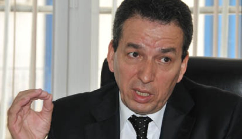 رجل دولة في خدمة وكلاء السيارات