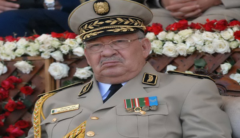 ڤايـد صالح يهنـّئ الجيـش