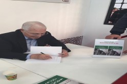 الجنرال المتقاعد يبيع كتابه بالإهداء في معرض باريس