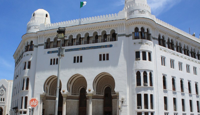 مدير عام بريد الجزائر يقيل مدير الموارد البشرية