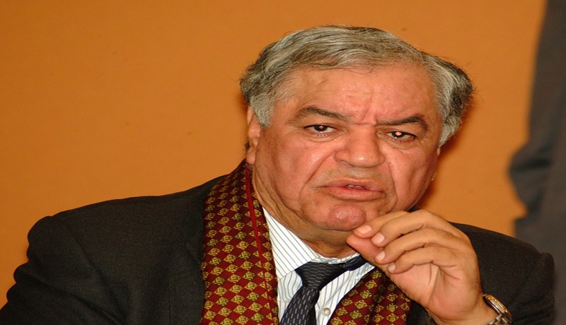 حجار‮ ''‬يخلّط‮'' ‬لبن‮ ‬يونس