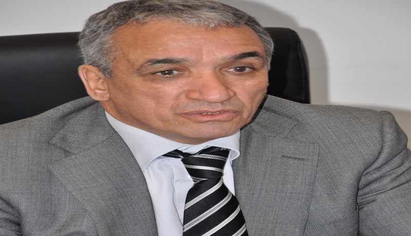محلول‮ ‬يريد‮ ''‬كسر‮'' ‬كلمة بن حمادي‮ ‬