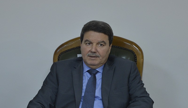 اللواء يوزّع أوامر الدفع الخاصة بـ عدل