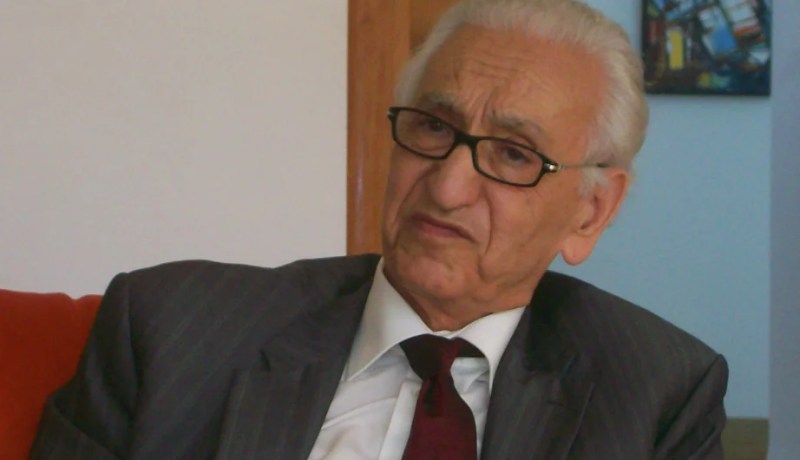 زعيم الأفافاس حسين آيت أحمد في الجزائر ماي المقبل