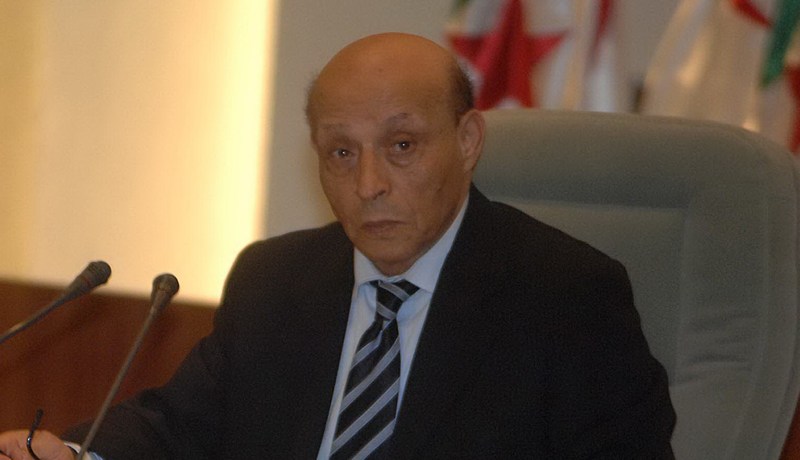 طوابير لصرف أجور النواب‮!‬