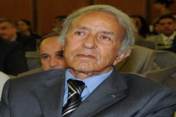 العقيد لهبيري يكافح لسعات العقارب والأفاعي