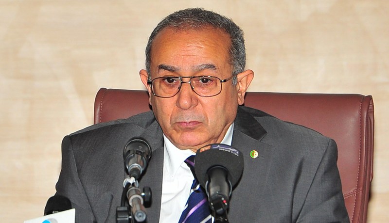 لعمامرة يتلقى مكالمة هاتفية من فابيوس