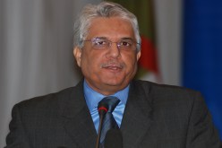 مسؤولو الصُندوق نيام في صندوق