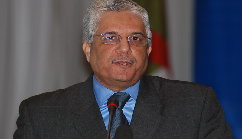 مسؤولو الصُندوق نيام في صندوق