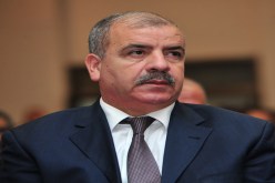 نسيب يخمْم على التلاميذ