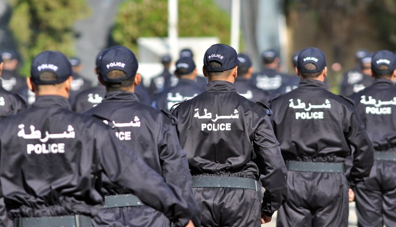 الشرطة أكبر عددا من المحتجين!