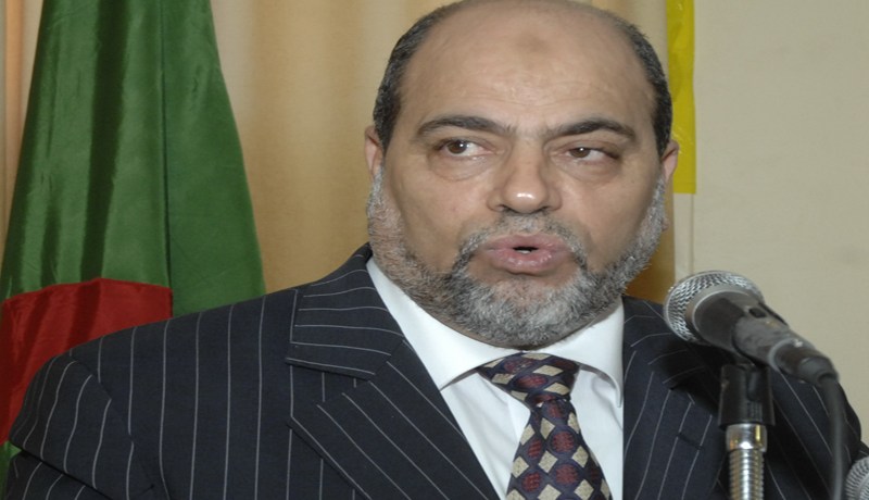 ‬مــازال واقفــــين‮