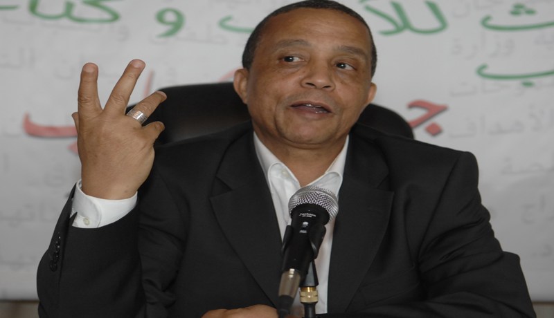 يـاسمينة خضرة ، يبحث عن المثقفين