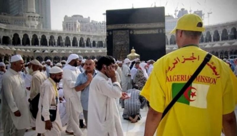 نصب خيمة للتكفل بحجاج بيت الله بالمطار في قسنطينة