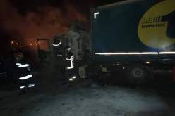 حريق يلتهم شاحنة ذات مقطورة وإصابة عامل بمحطة البليدة