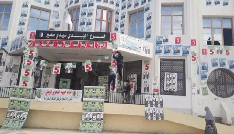 بالصورة .. مرشح يستغل البلدية للترويج لحزبه