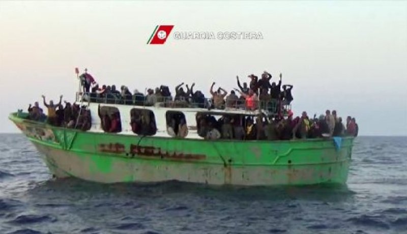 الشرطة الايطالية تنقذ 98 مهاجرا قبالة سواحل صقلية