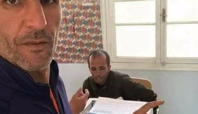  الدولي السابق سمير زاوي يدلي صوته