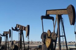 استمرار تصحيح النفط الخام مع استمرار تراجع الدولار ونقص المخزون الأمريكي