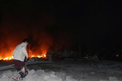 مقتل 5 أشخاص في غارة استهدفت مركبة لنقل النفط في صنعاء