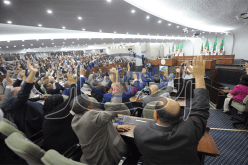 النواب يزكّون مخطط عمل الحكومة دون مفاجآت