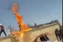 بالصور.. شاب يحرق نفسه وإصابة آخر حاول مساعدته بسيدي بلعباس