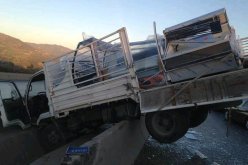 إصابة شخصين في اصطدام بين أربع شاحنات بالبويرة