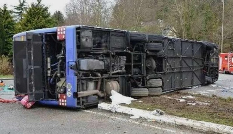 إصابة 14 شخصا في حادث انقلاب حافلة لنقل المسافرين بعنابة