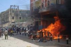 نجاة وزيري الدفاع والداخلية الصوماليين من هجوم للمتمردين قتل فيه 10 جنود