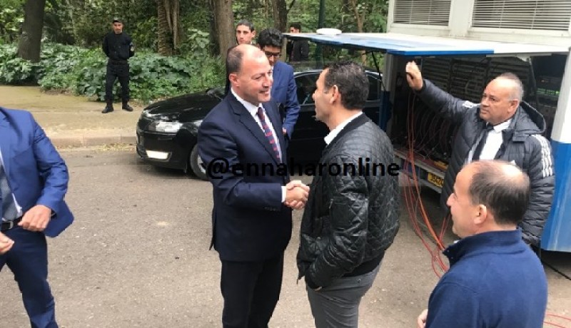 بالصور.. حطاب يتابع مباراة المنتخب النسوي في أول خرجة ميدانية رفقة زطشي