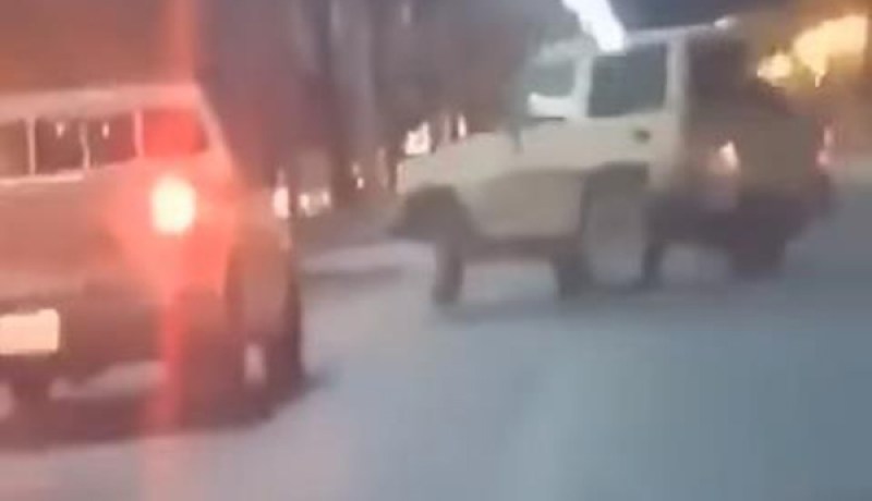 بالفيديو .. لحظة انقلاب سيارة فقد سائقها السيطرة أثناء الاستعراض