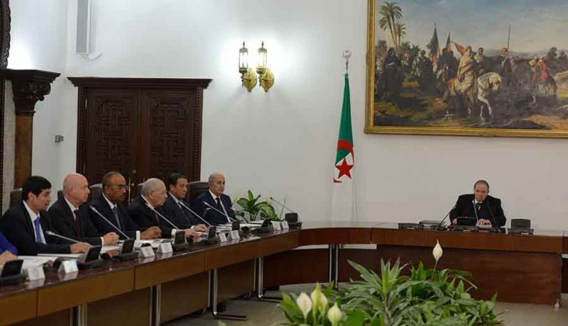إلتزموا سياسة ترشيد النفقات.. فلا عودة للمديونية الخارجية