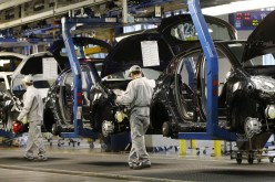 أويحيى يصادق على قائمة تضم 40 مصنع للسيارات