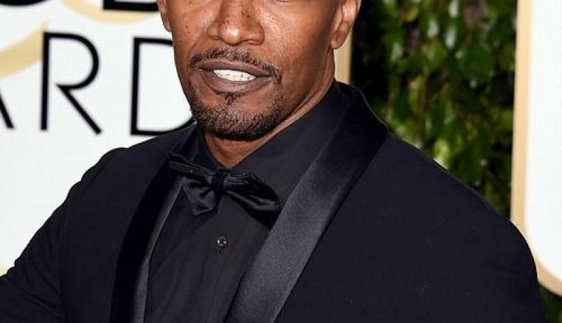 شاهد.. زبون يلكم الممثل الأمريكي جيمي فوكس في مطعم