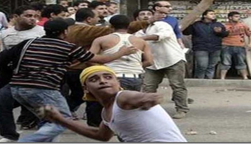 اشتباكات عنيفة بالأسلحة البيضاء بين باعة متجولين بميدان التحرير في مصر