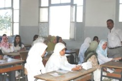 تلميذ يقتحم متوسطة ويعتدي على أستاذة بعد نزع خمارها