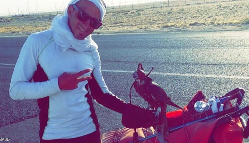 رحّالة جزائري يصل إلى مكّة المكرّمة بعد قطع آلاف الكيلومترات مشيا