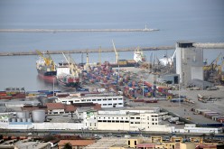 ثلاثة أعوان أمن وحراسة متهمون بمحاولة سرقة البن الأخضر من حاويات حجزتها إدارة الجمارك