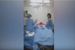 بالفيديو طبيب جراح يرقص أثناء شقّ بطن مريض وهو غارق بدمائه