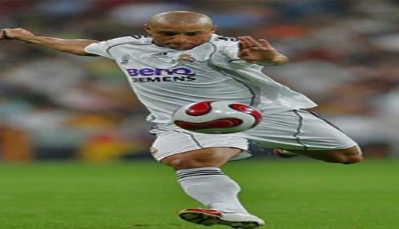 روبيرتو كارلوس: دهس بيبي يد ميسي امر طبيعي