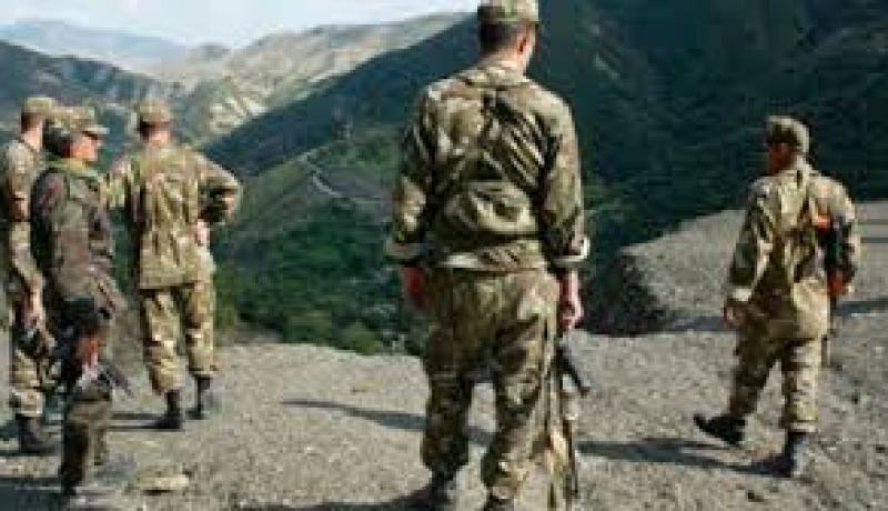 الجيش يدمر مخبأين لإرهابيين ويسترجع بندقيتين وكمية من الذخيرة في سكيكدة