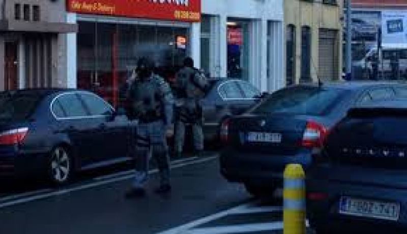 4 مسلحين يحتجزون رهائن في بلجيكا بدون أن تظهر روابط بالإرهاب