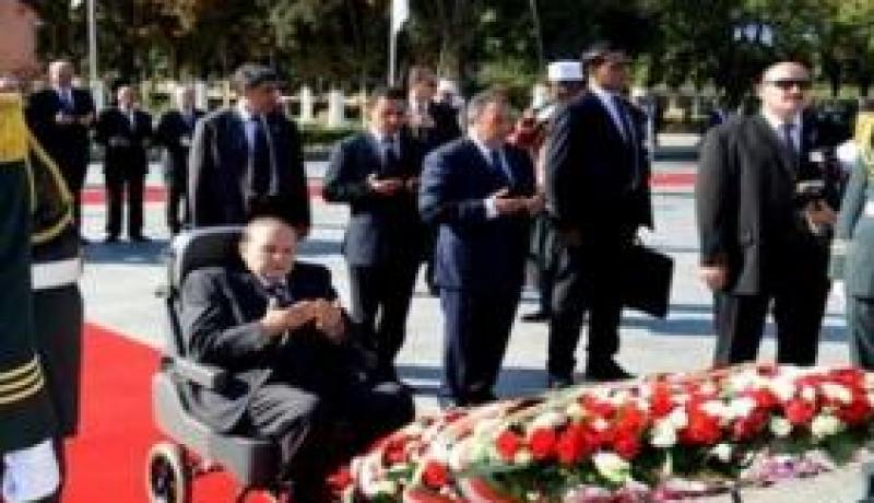 الرئيس بوتفليقة يترحم على أرواح الشهداء بمقبرة العالية بمناسبة الذكرى الـ 60 لاندلاع الثورة